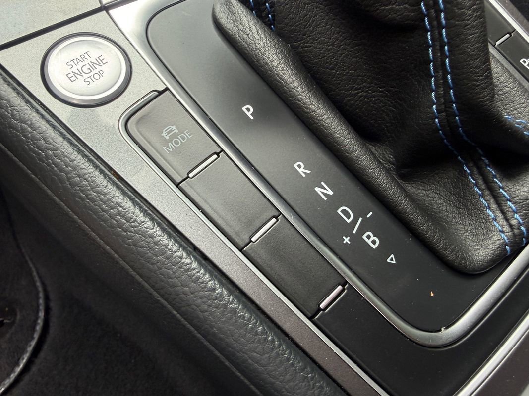 Used 2015 Volkswagen e-Golf Limited Edition FWD image 45