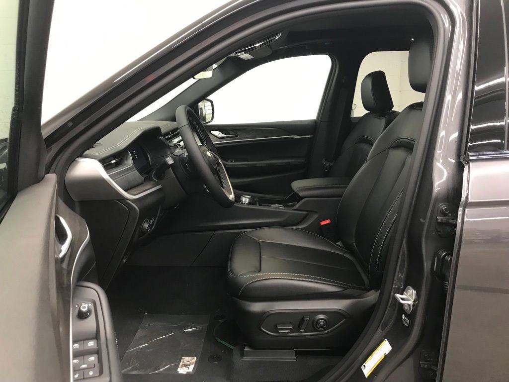 New 2025 Jeep Grand Cherokee Limited image 12