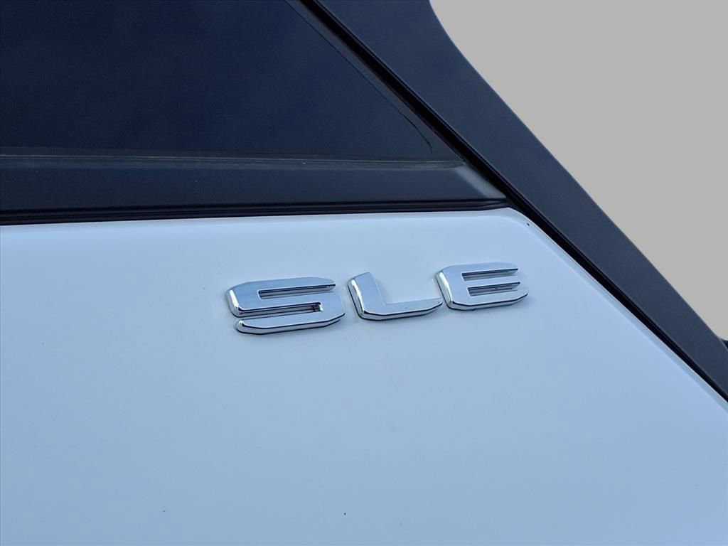 Used 2024 GMC Terrain SLE image 19