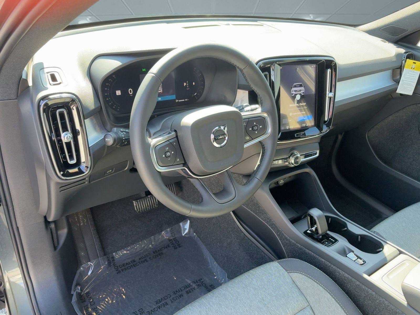 New 2026 Volvo XC40 B4 Core w/ Protection Package image 4