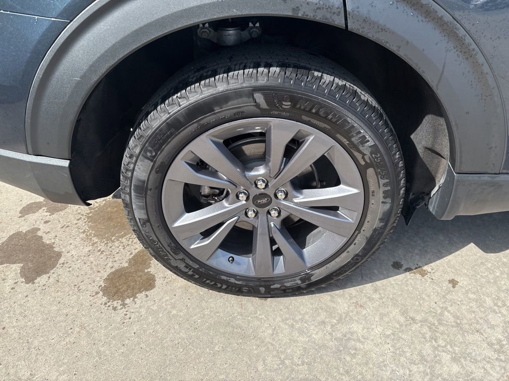 Used 2024 Ford Explorer XLT w/ Equipment Group 202A AWD/4WD image 12