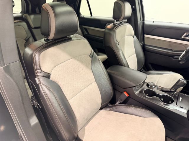 Used 2017 Ford Explorer XLT w/ Equipment Group 202A image 30
