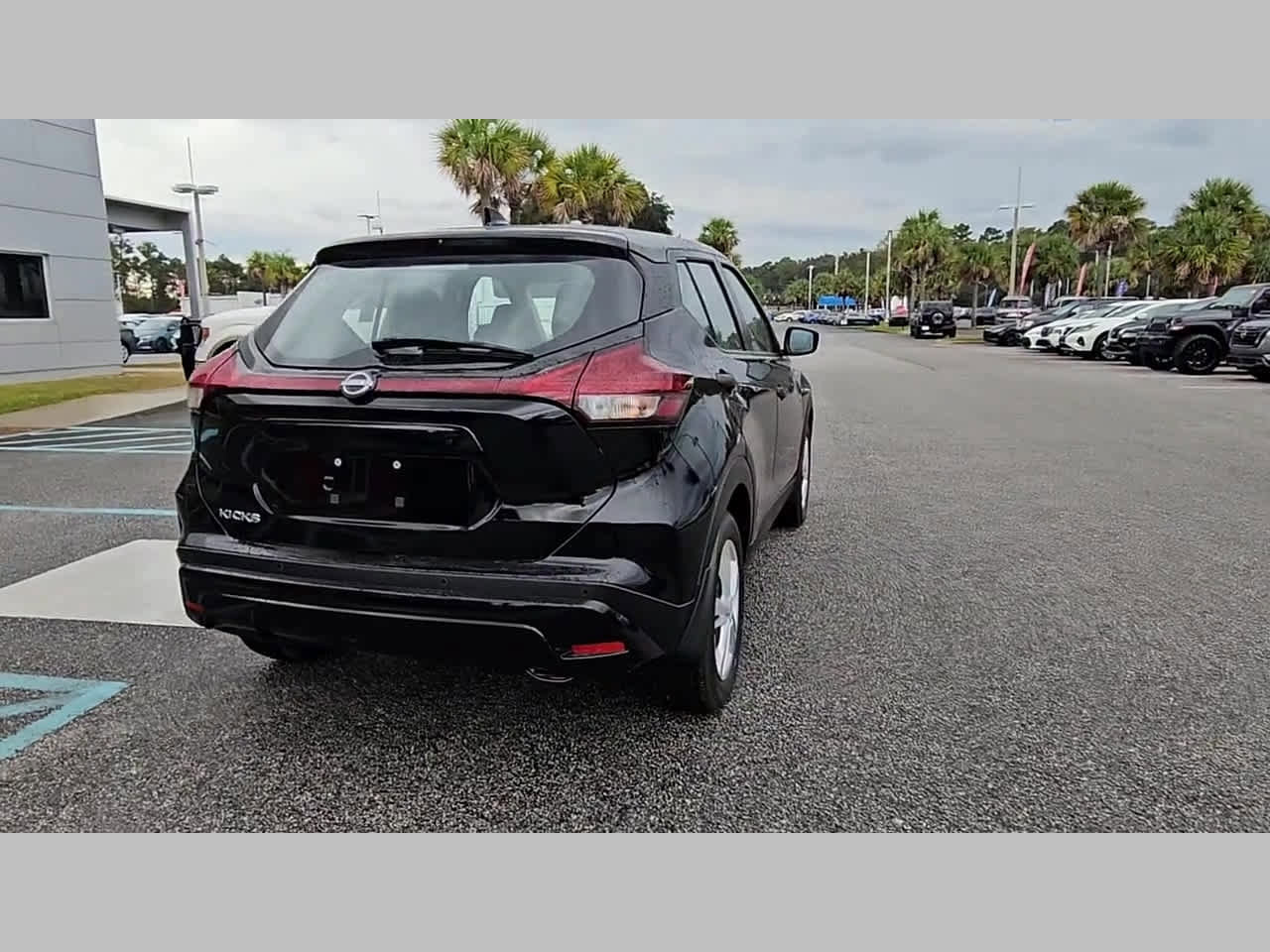 New 2025 Nissan Kicks Play S image 31