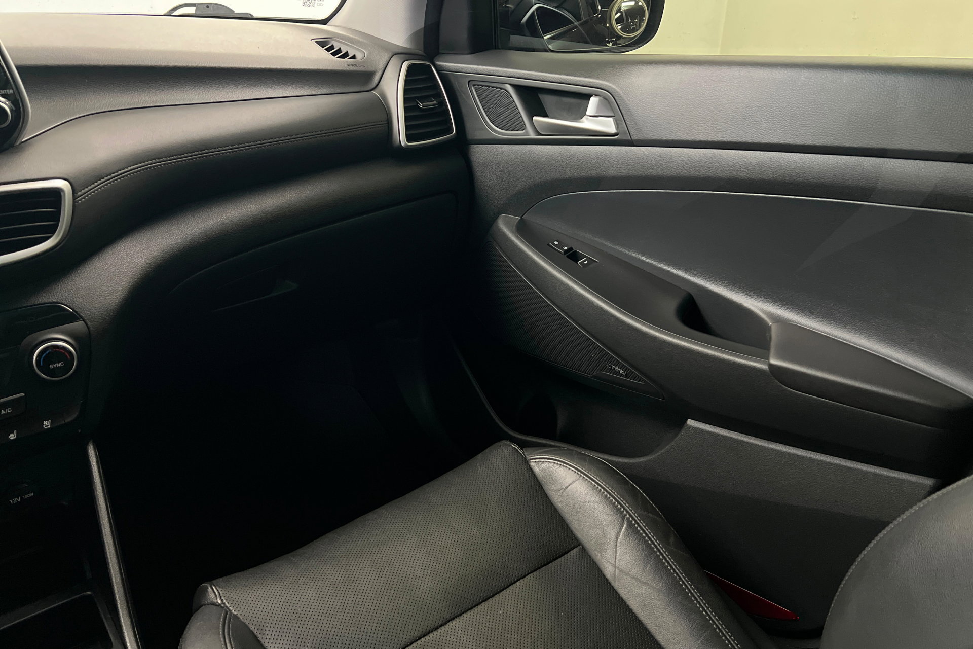 Used 2019 Hyundai Tucson Ultimate w/ Cargo Package AWD/4WD image 11