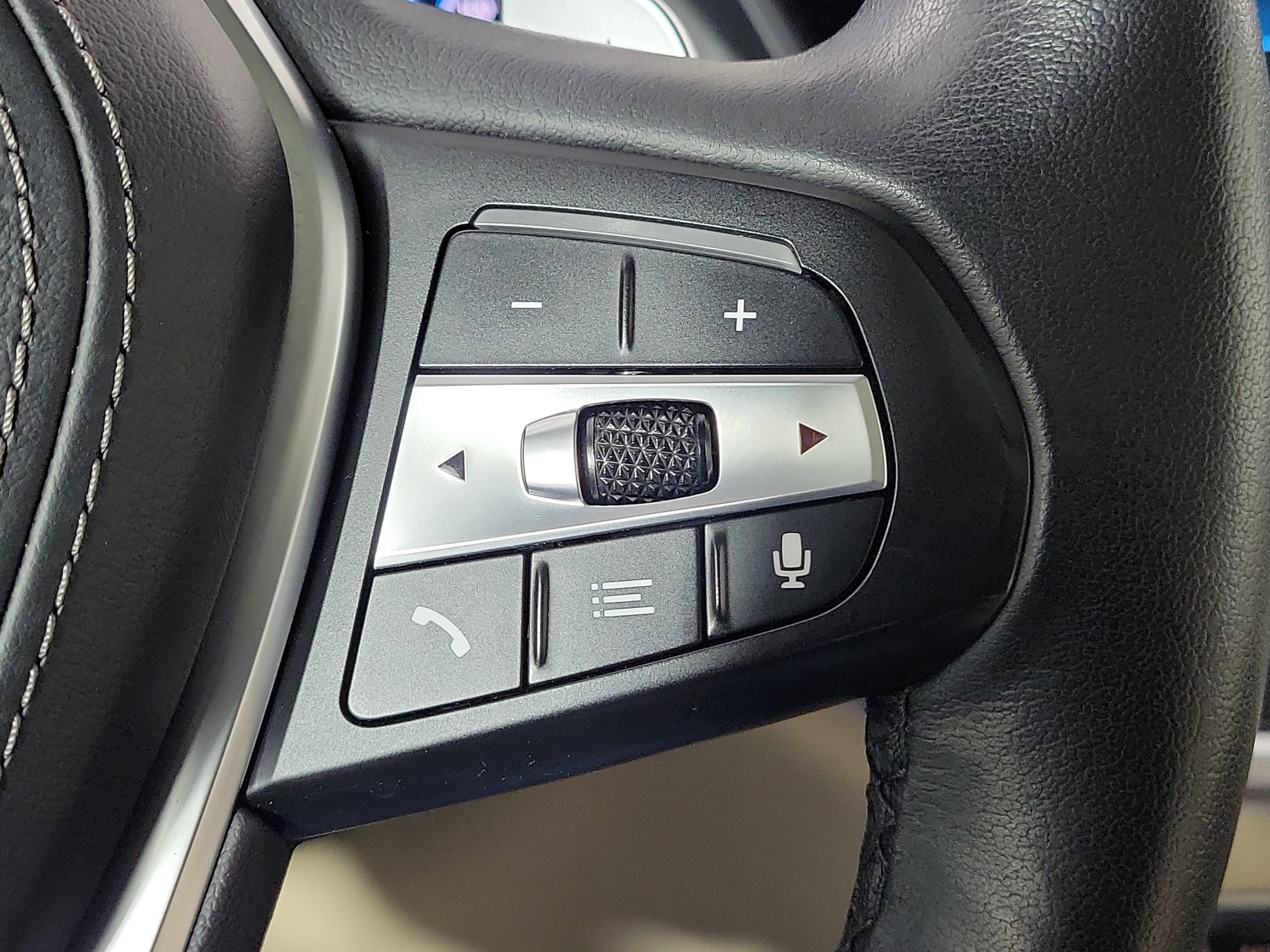 Certified 2022 BMW X5 xDrive45e w/ Executive Package image 14