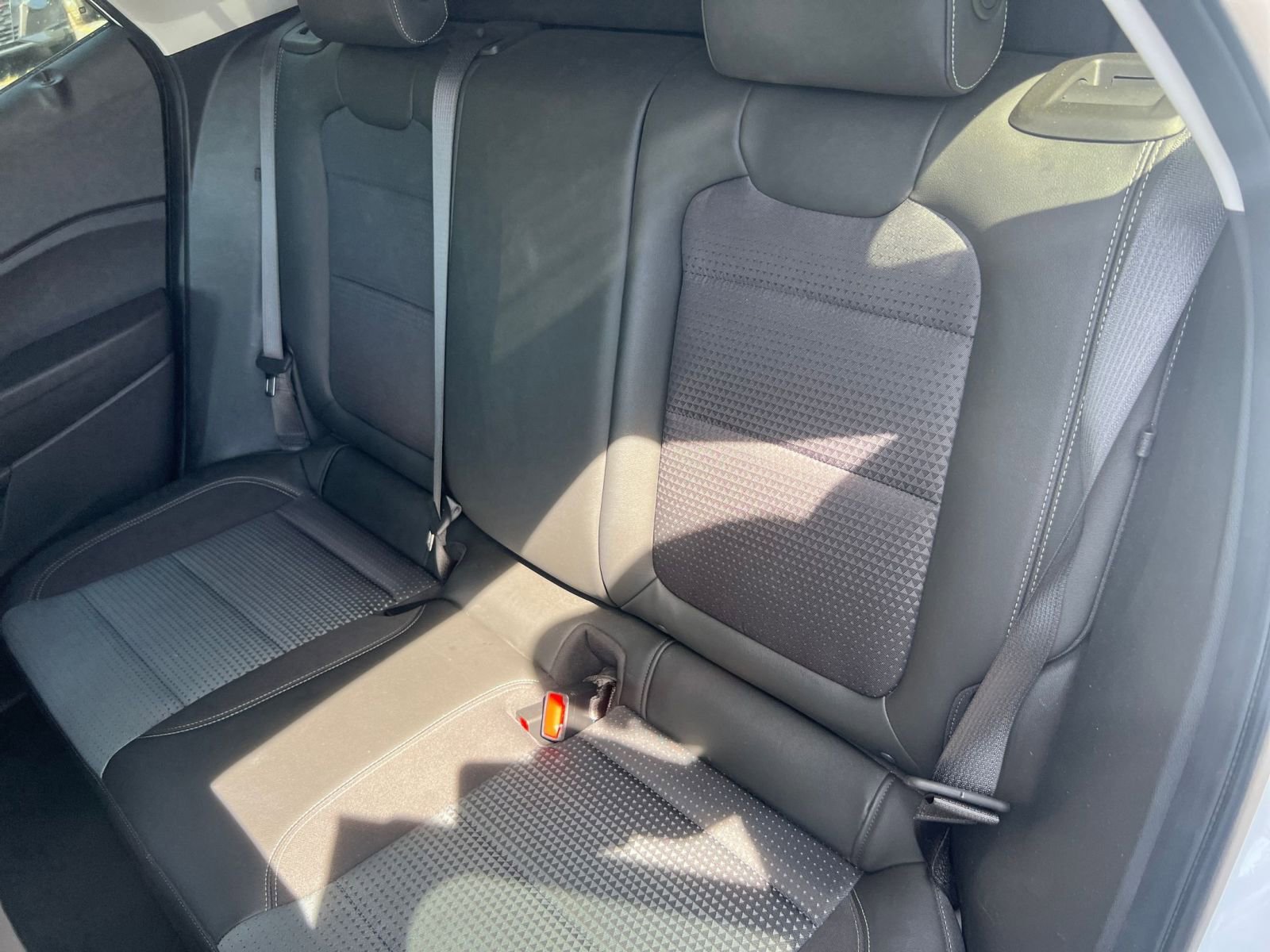 Used 2025 Chevrolet Trax LT w/ LT Convenience Package FWD image 32
