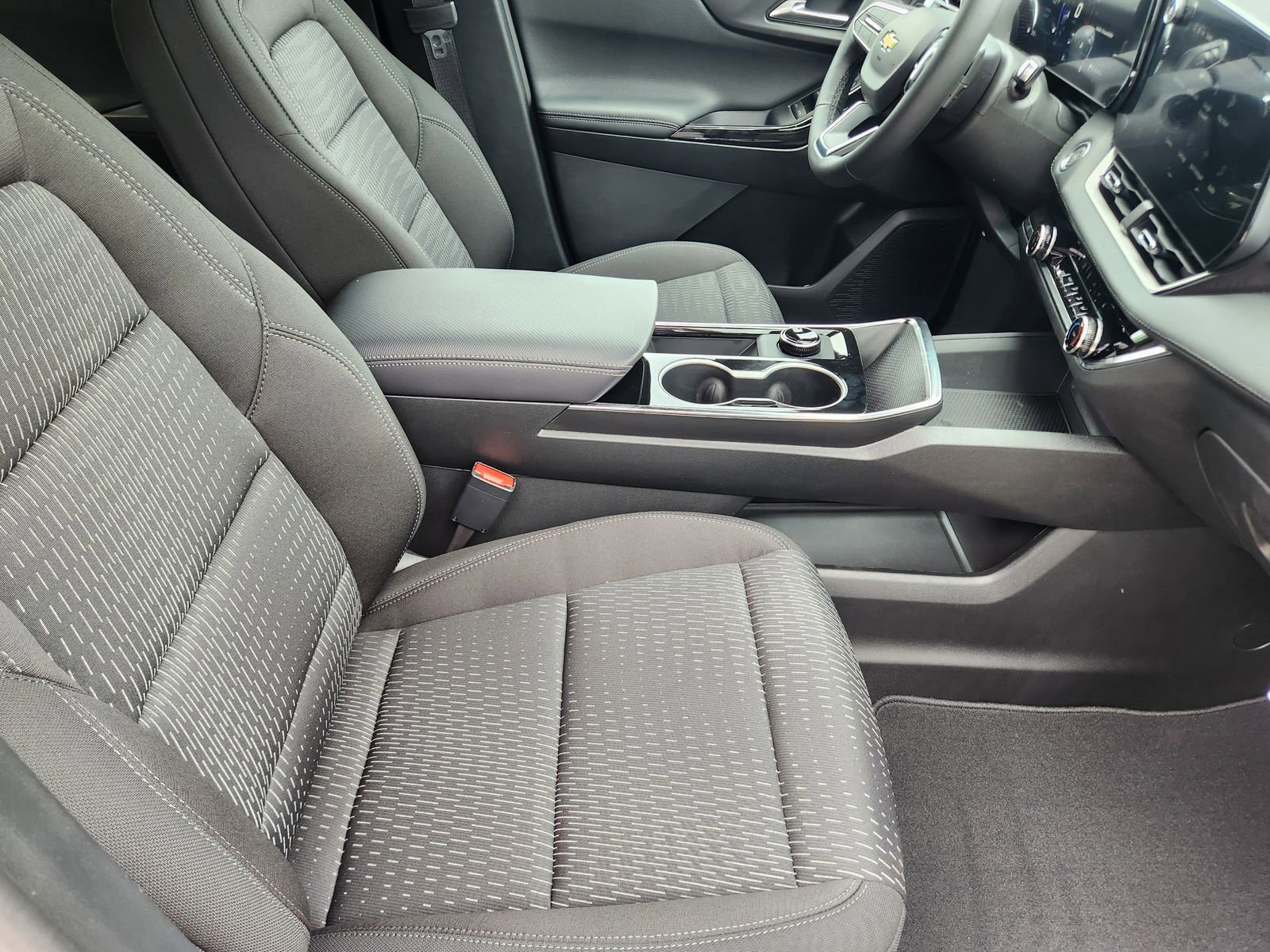 New 2026 Chevrolet Equinox LT w/ Safety and Technology Package FWD image 14