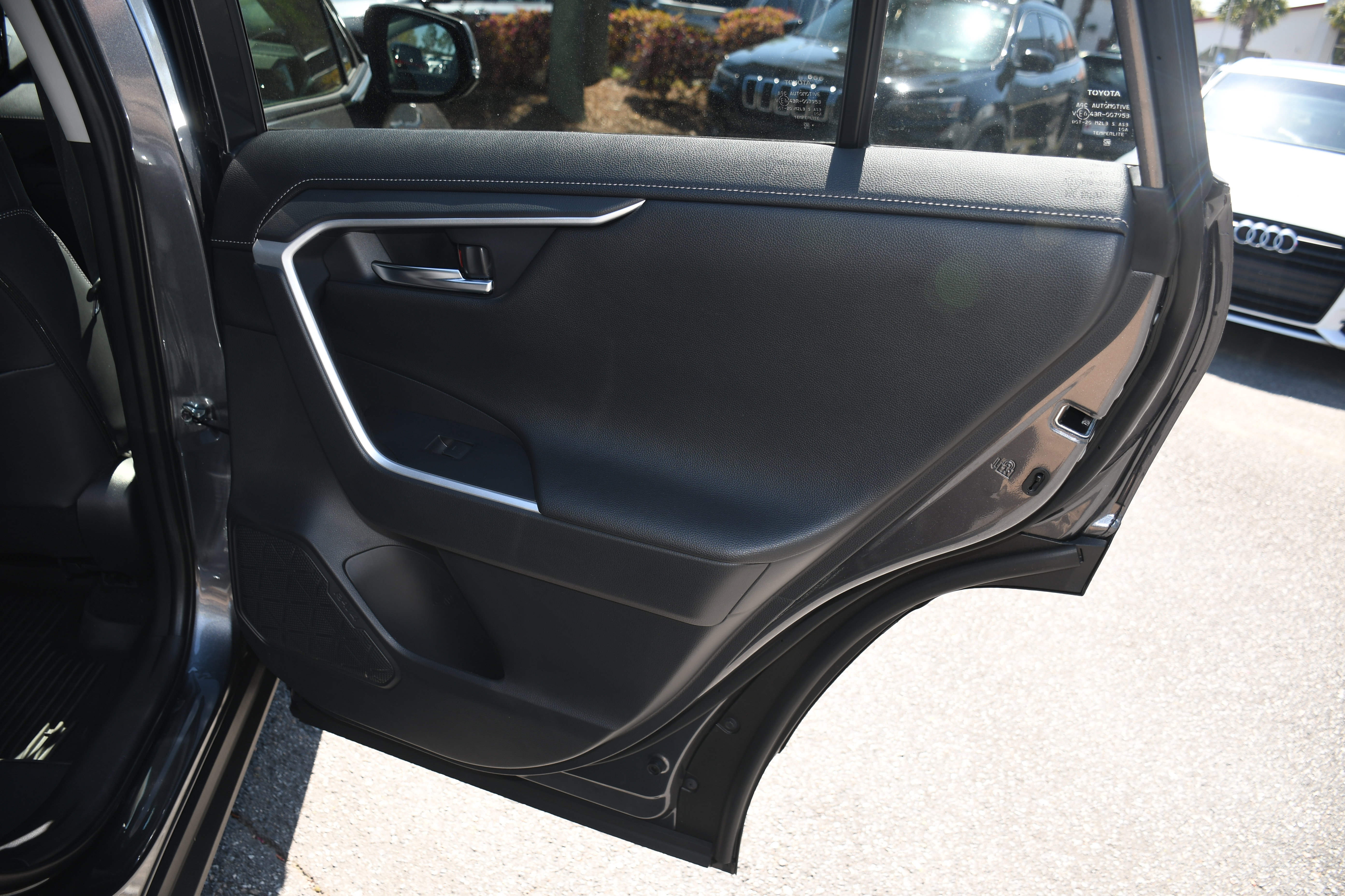 Used 2024 Toyota RAV4 Limited image 21