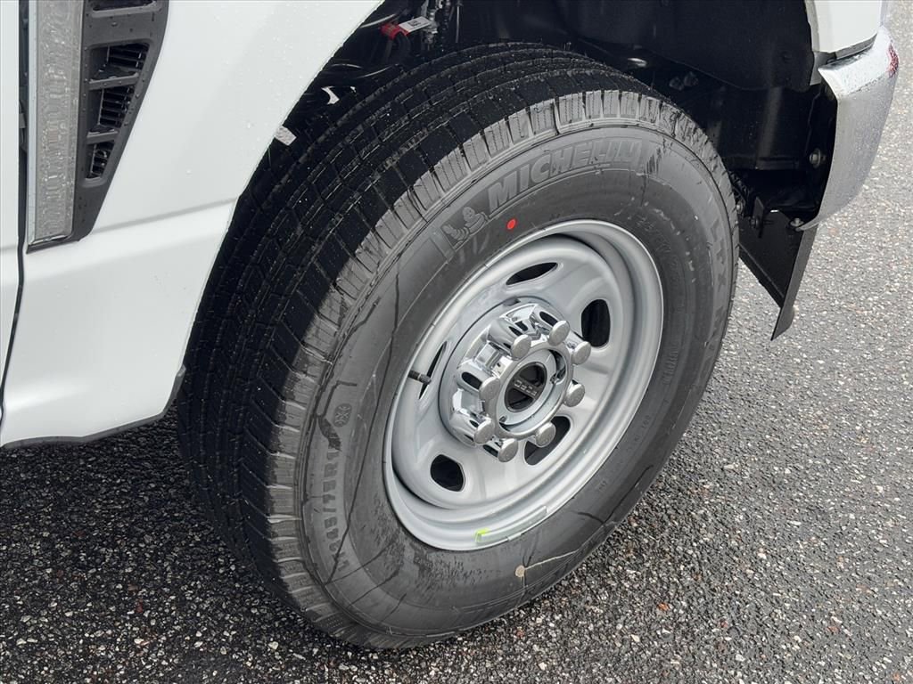 New 2026 Ford F250 XL w/ XL Chrome Package image 28