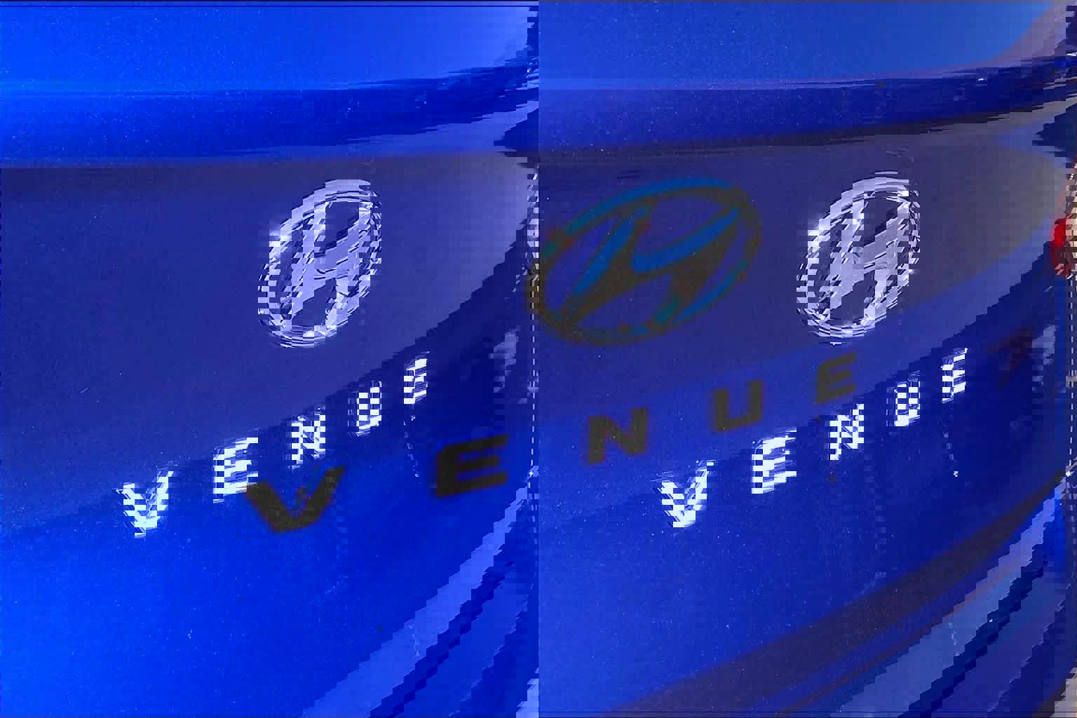 Certified 2025 Hyundai Venue SEL image 32