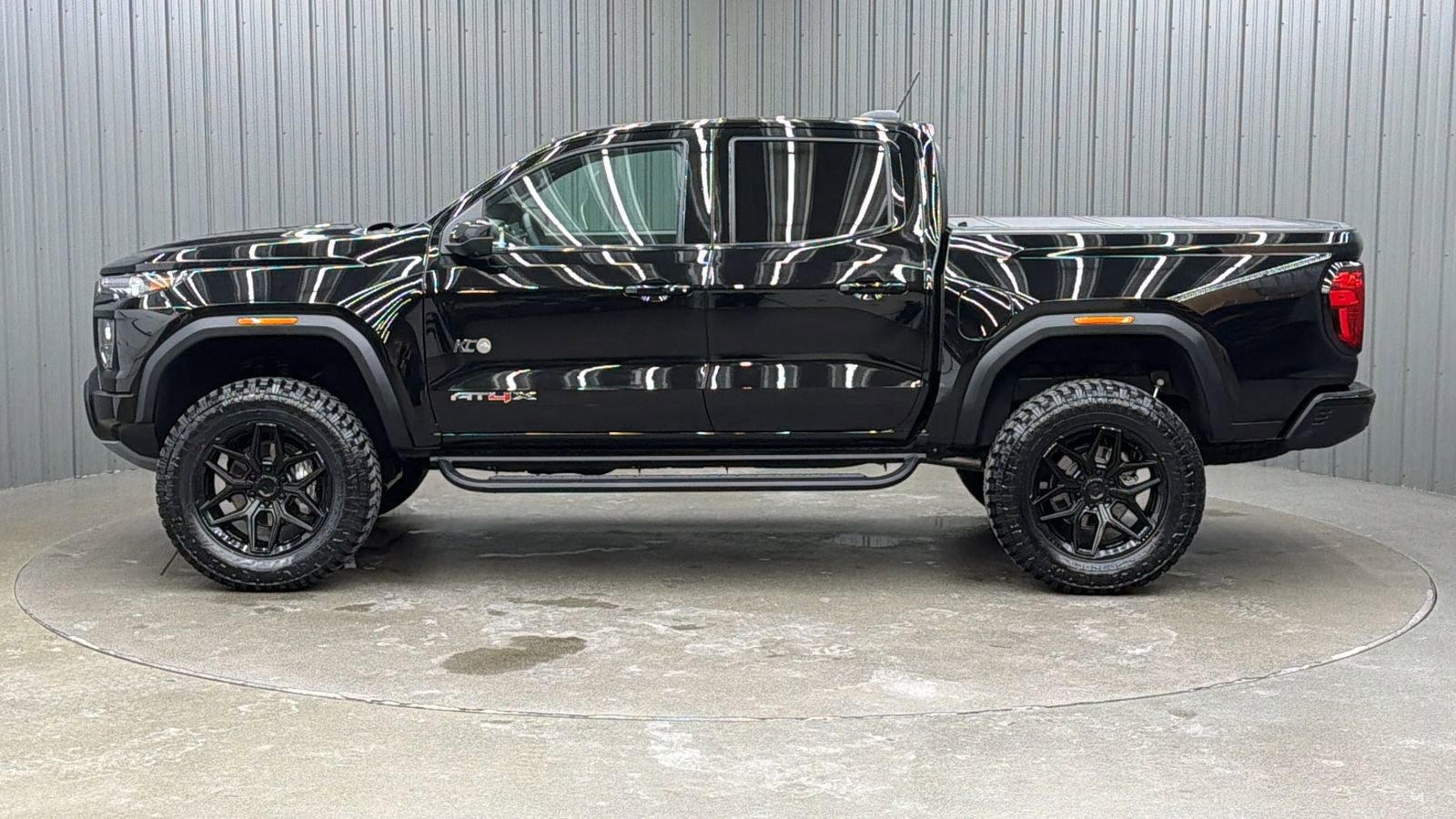 Used 2025 GMC Canyon AT4 w/ AT4X Package image 2