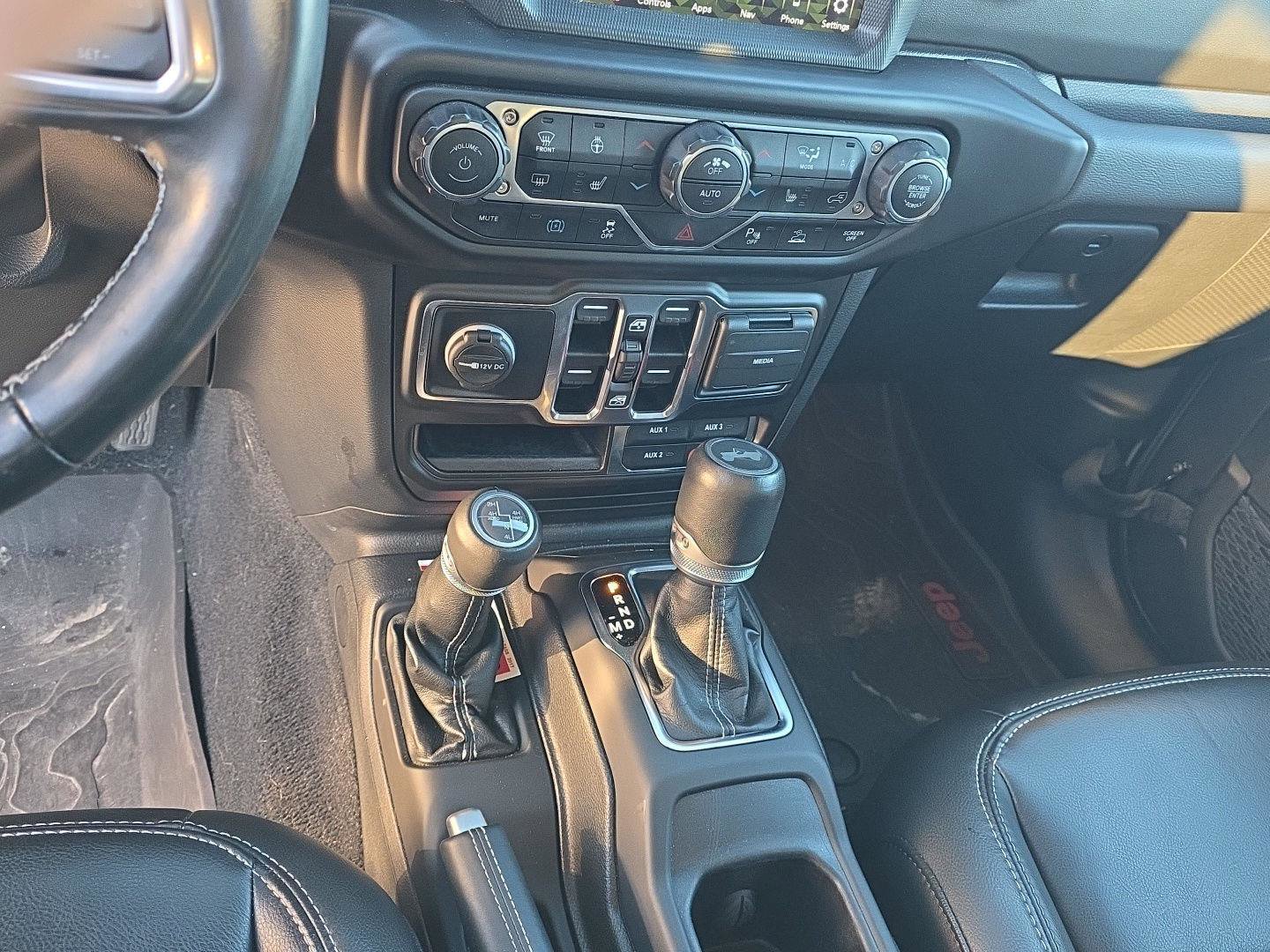 Used 2022 Jeep Wrangler Unlimited Sahara w/ Cold Weather Group image 31