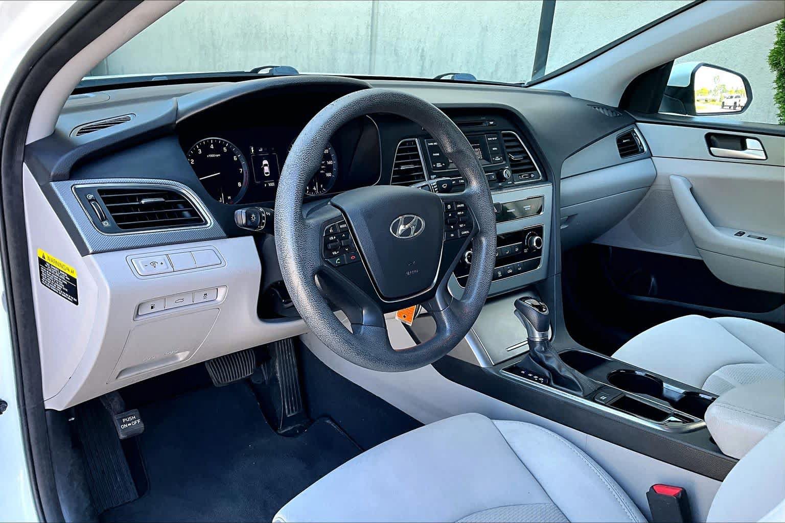 Used 2016 Hyundai Sonata SE FWD image 17