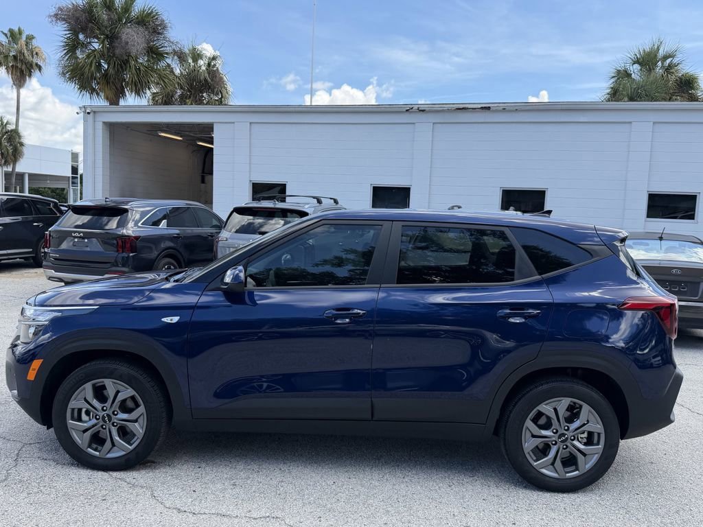 Certified 2025 Kia Seltos LX AWD/4WD image 8
