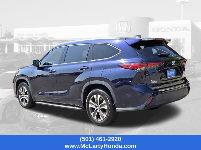 Used 2021 Toyota Highlander XLE FWD image 3