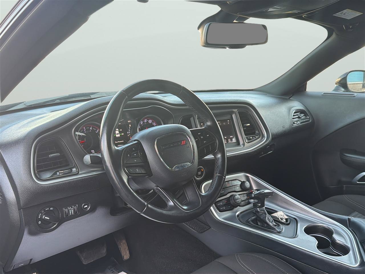 Used 2022 Dodge Challenger SXT RWD image 11