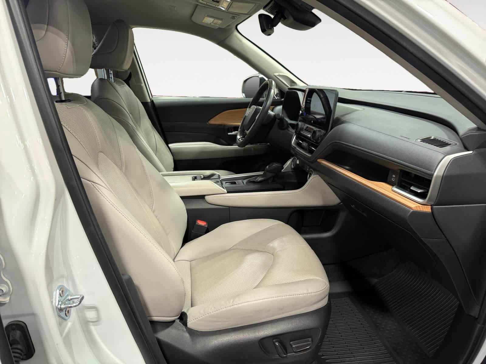 Used 2025 Toyota Grand Highlander AWD image 16