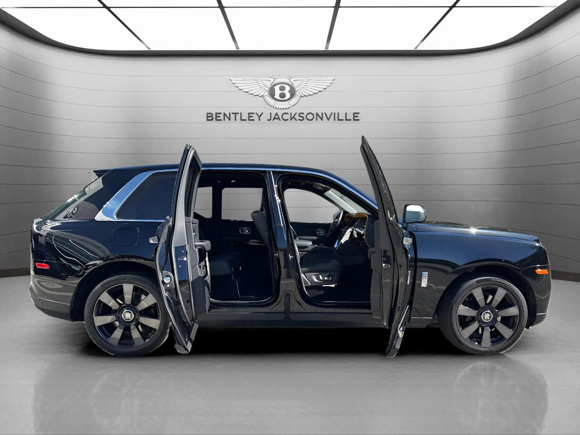 Used 2022 Rolls-Royce Cullinan image 5