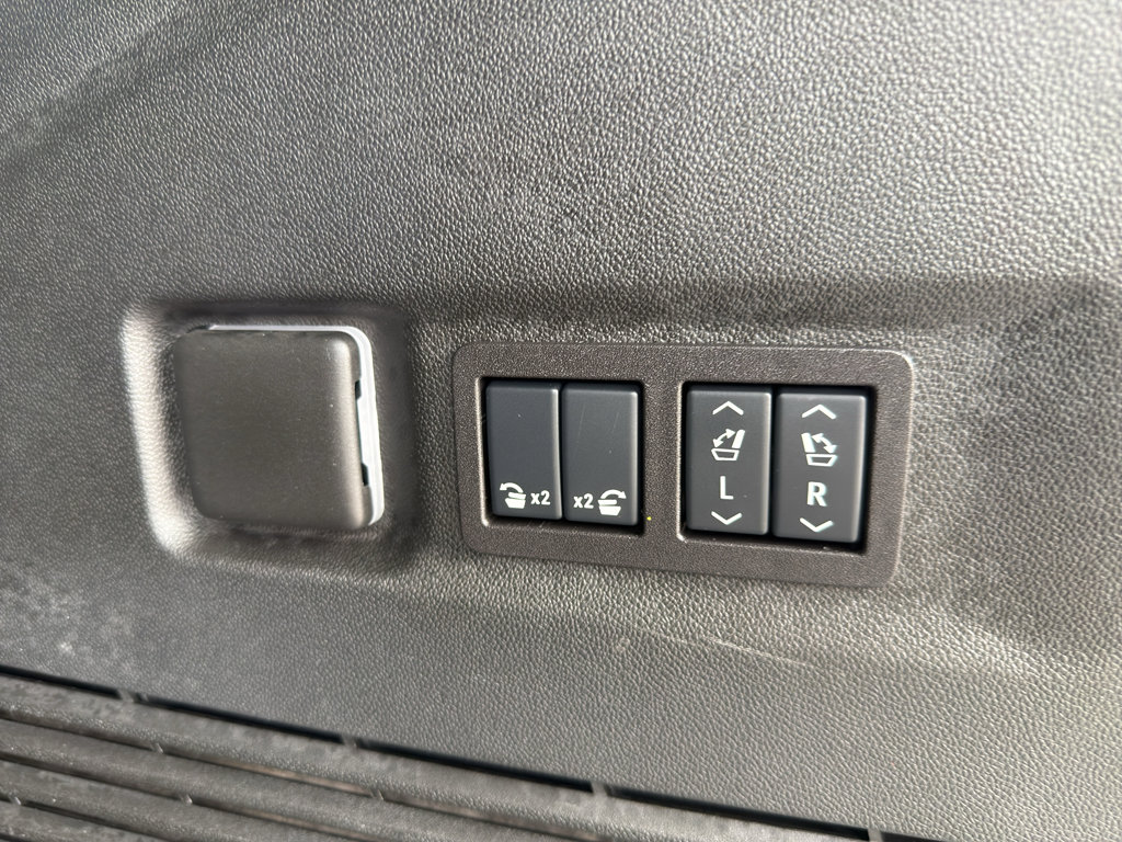 Used 2026 Chevrolet Suburban High Country w/ Sun And Tow Package image 14