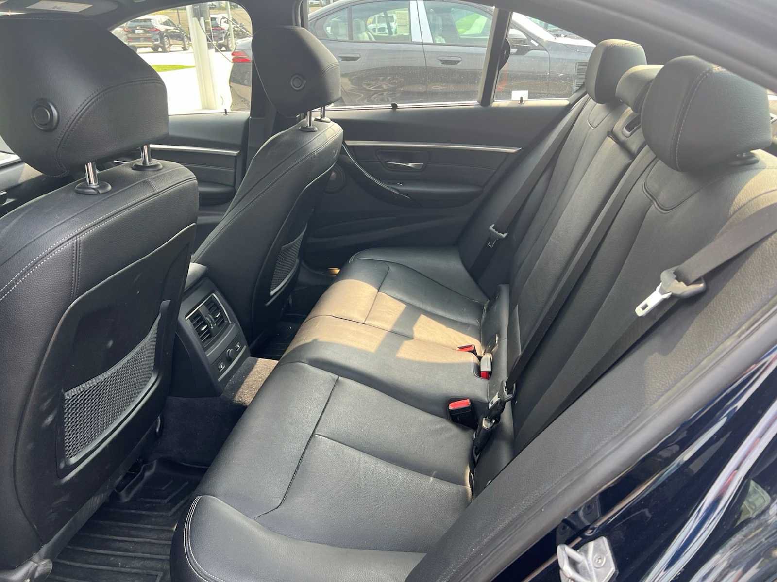Used 2017 BMW 340i xDrive Sedan AWD/4WD image 8