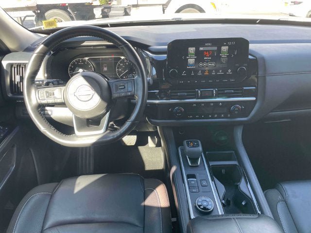 Used 2025 Nissan Pathfinder SL AWD/4WD image 13
