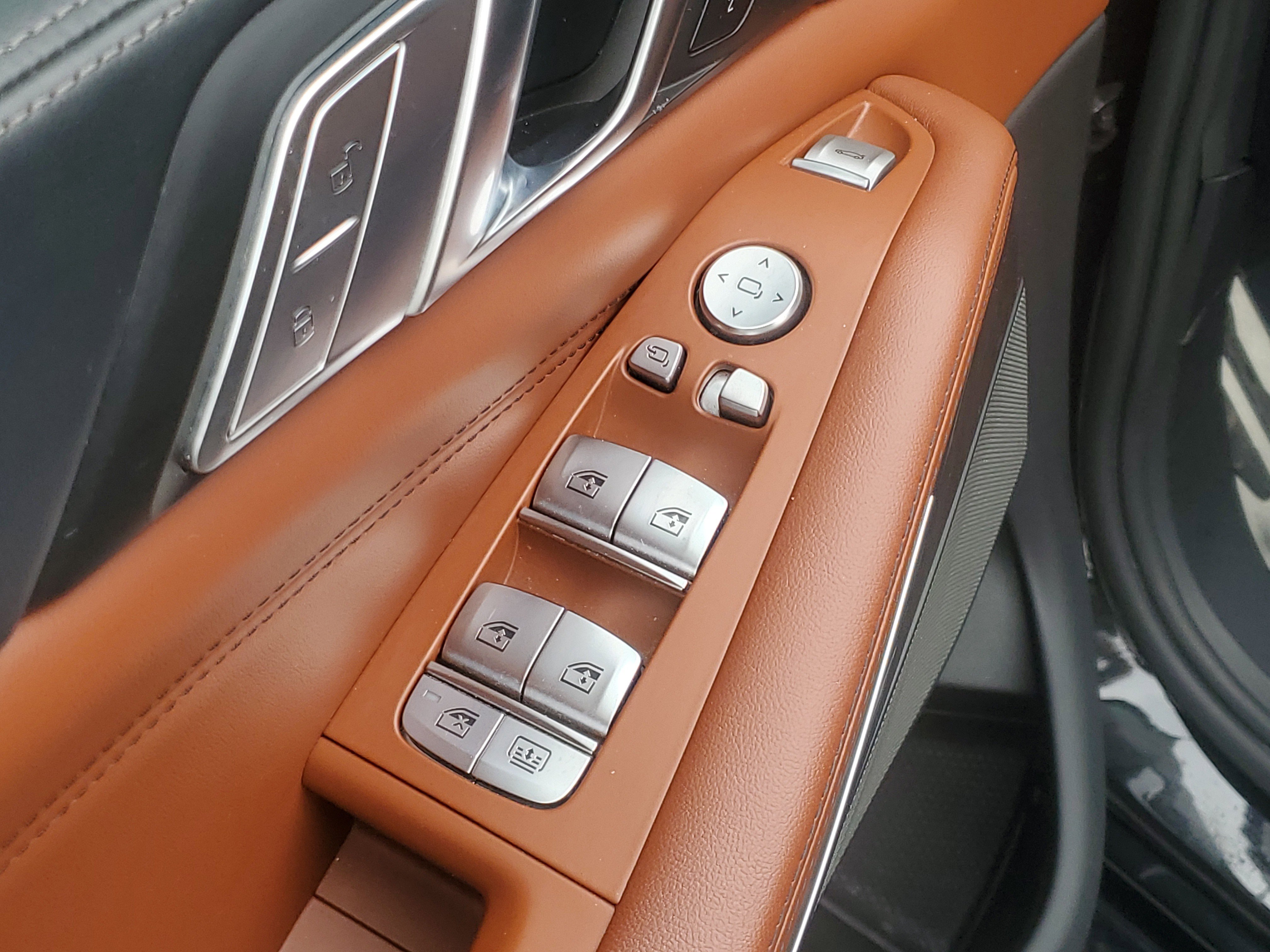 Used 2022 BMW X7 M50i image 6