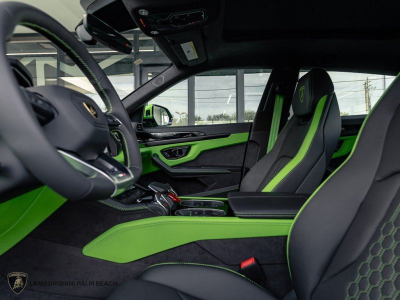 Used 2025 Lamborghini Urus SE AWD/4WD image 19