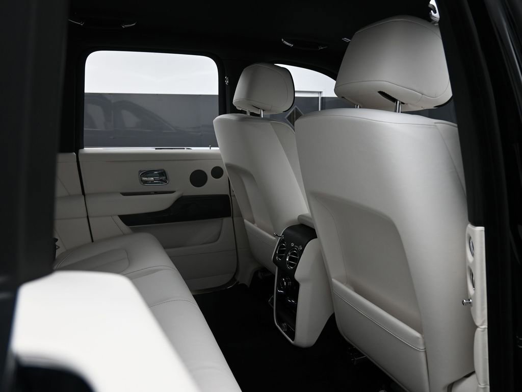 Certified 2022 Rolls-Royce Cullinan image 31