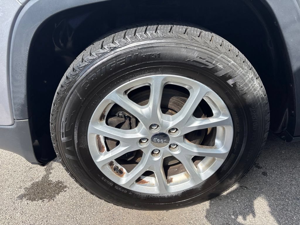 Used 2016 Jeep Cherokee Sport AWD/4WD image 29