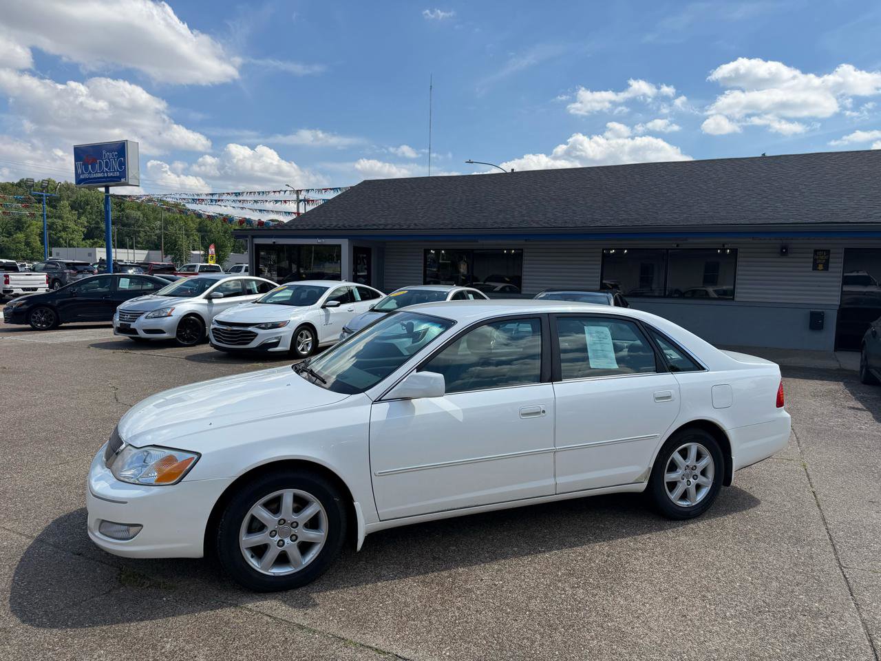 Used 2001 Toyota Avalon XLS FWD image 3