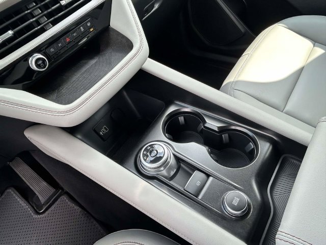 New 2026 Ford Explorer Active w/ Active Comfort Package AWD/4WD image 16