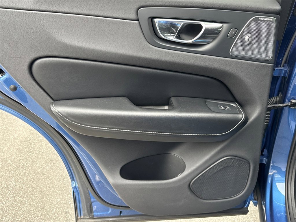 Used 2018 Volvo XC60 T6 R-Design w/ Convenience Package image 22