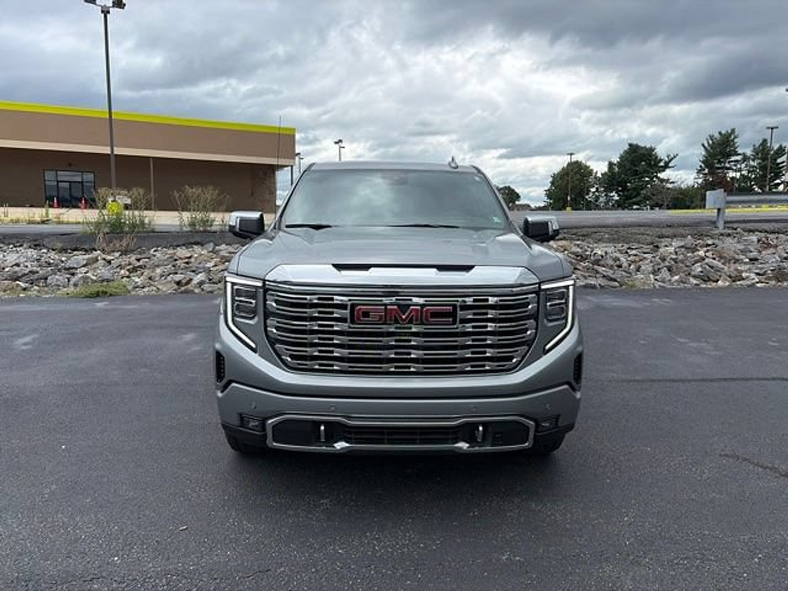 Used 2023 GMC Sierra 1500 Denali AWD/4WD image 3