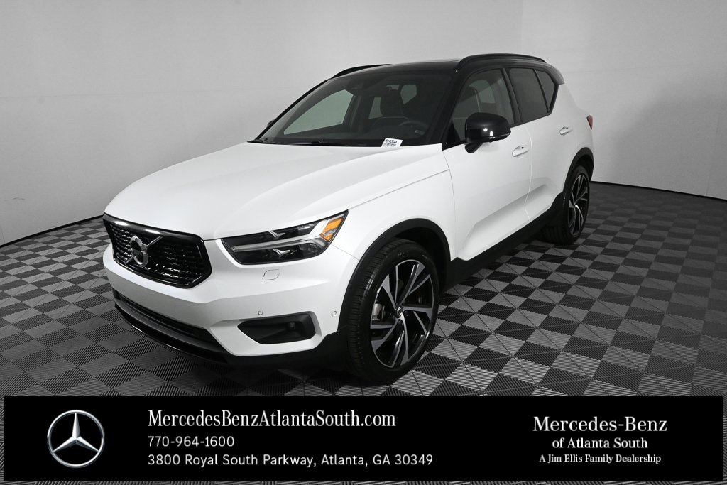 Used 2022 Volvo XC40 T5 R-Design w/ Advanced Package