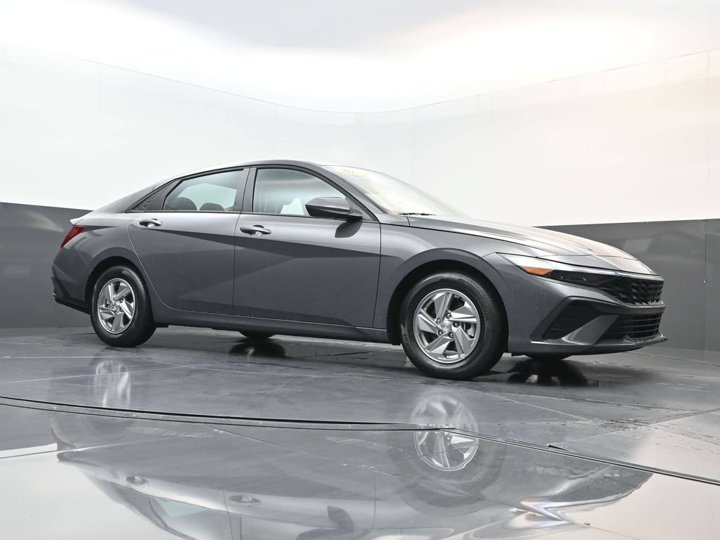 Certified 2026 Hyundai Elantra SE FWD image 21