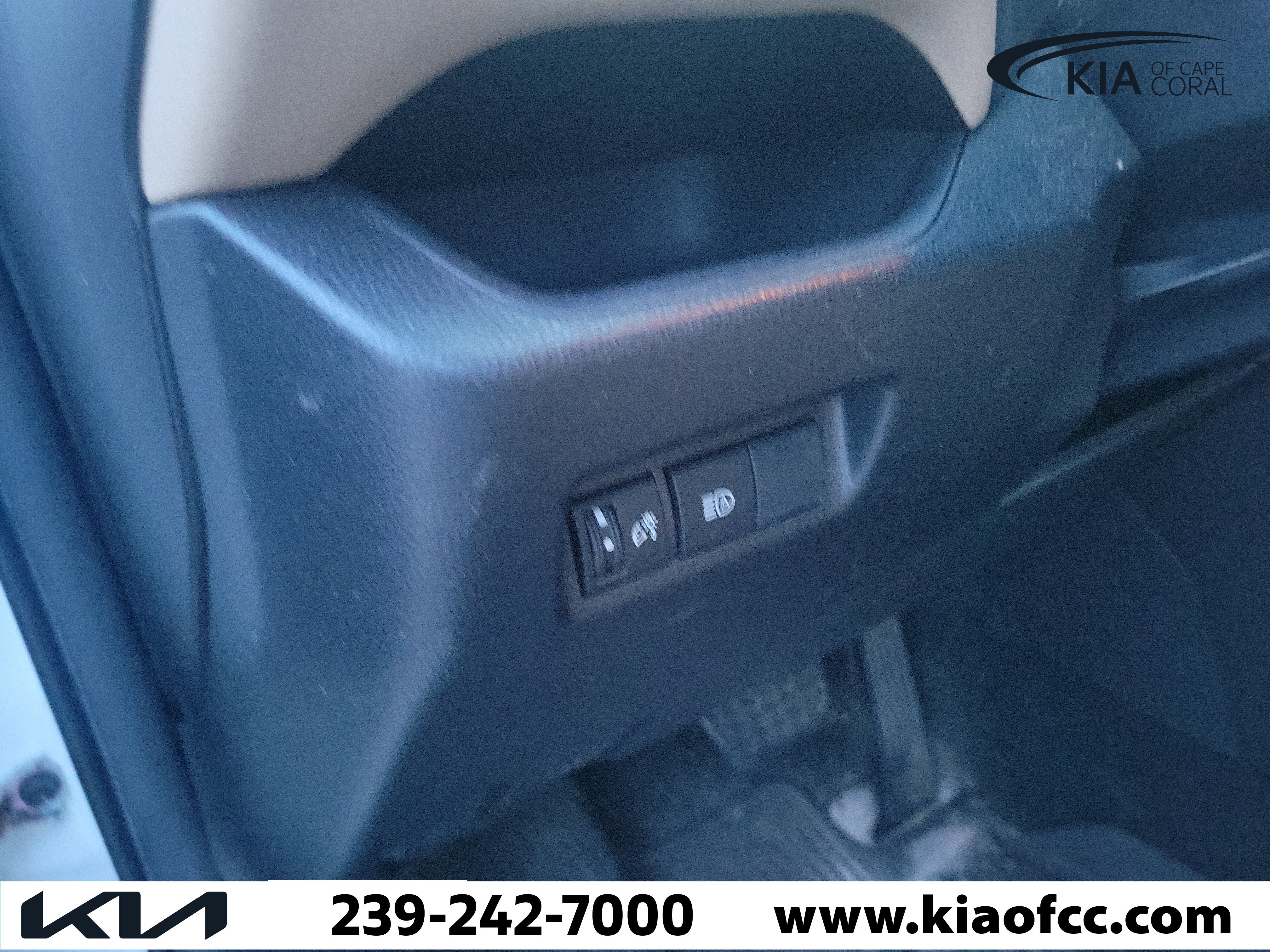 Used 2020 Toyota RAV4 LE w/ All Weather Liner Package AWD/4WD image 28