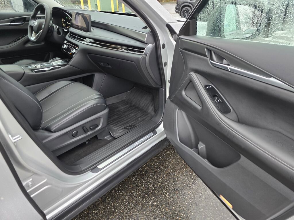 Used 2023 INFINITI QX60 Luxe image 10