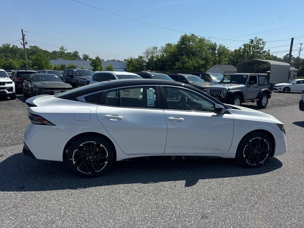 New 2026 Nissan Sentra SR w/ Floor Mat Package FWD image 4