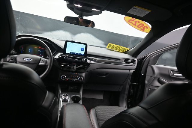 Used 2025 Ford Escape ST-Line Select AWD/4WD image 35