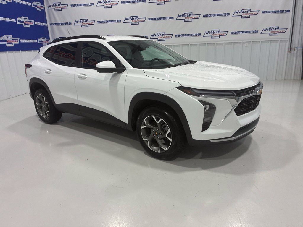 Used 2025 Chevrolet Trax LT FWD image 8