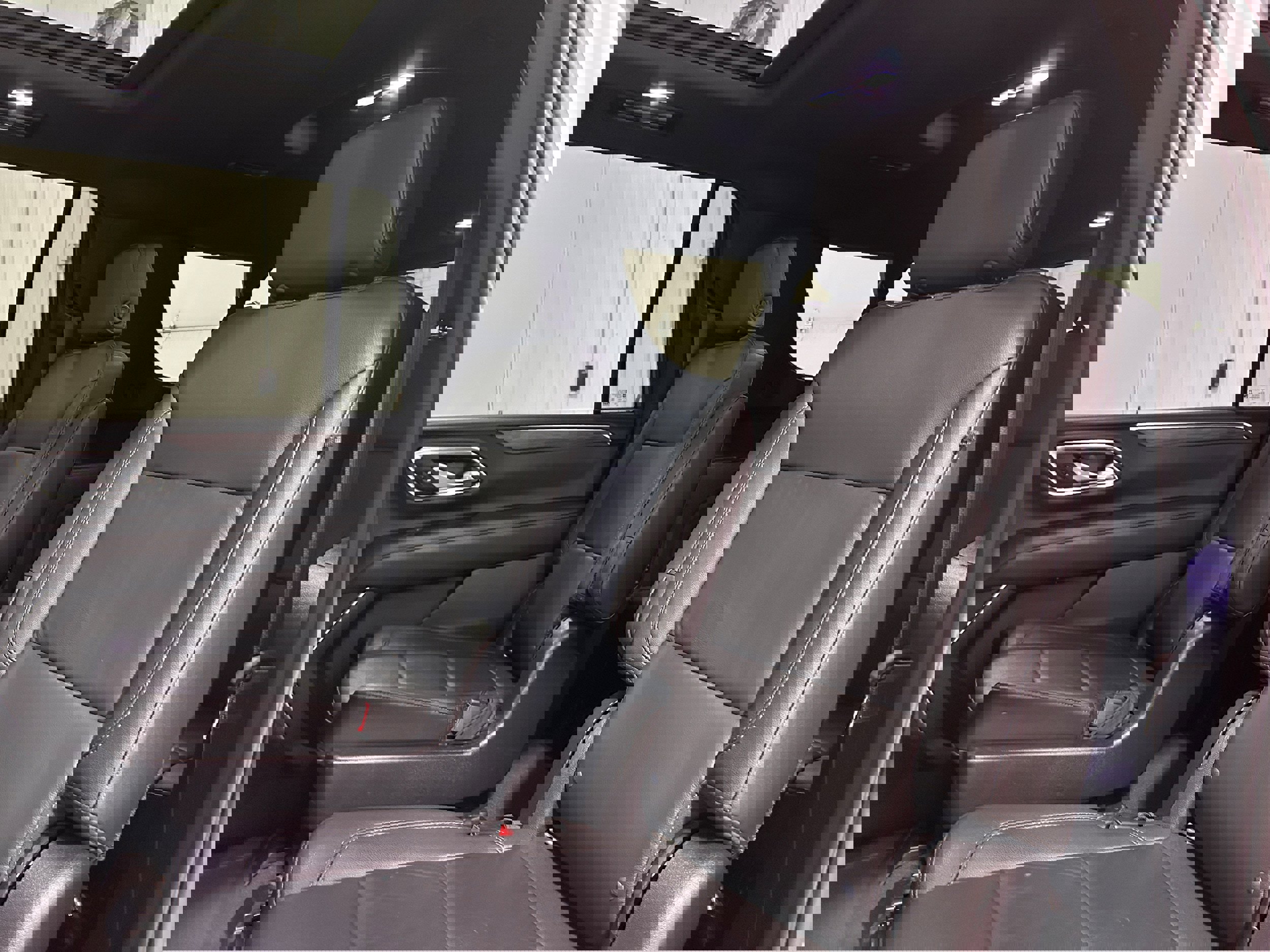 Used 2021 Chevrolet Suburban Z71 AWD/4WD image 30