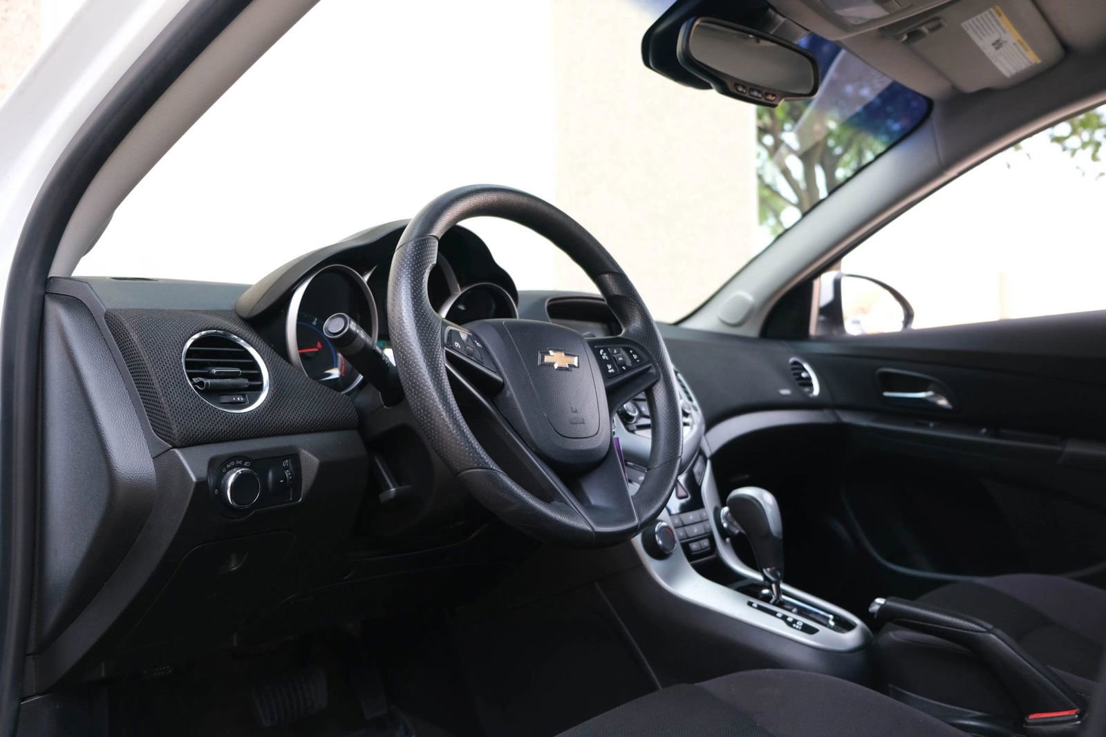 Used 2015 Chevrolet Cruze LT w/ Enhanced Safety Package FWD image 20