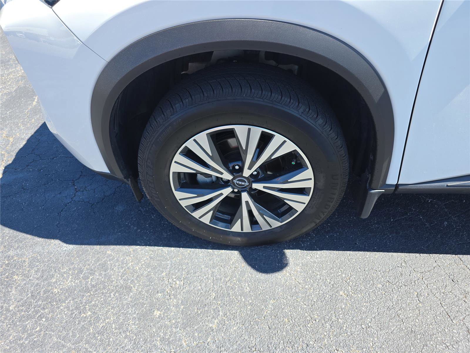 Used 2023 Nissan Rogue SV FWD image 11
