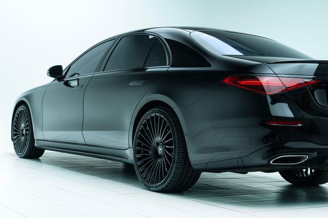 Used 2022 Mercedes-Benz S 500 4MATIC w/ AMG Line Package image 19