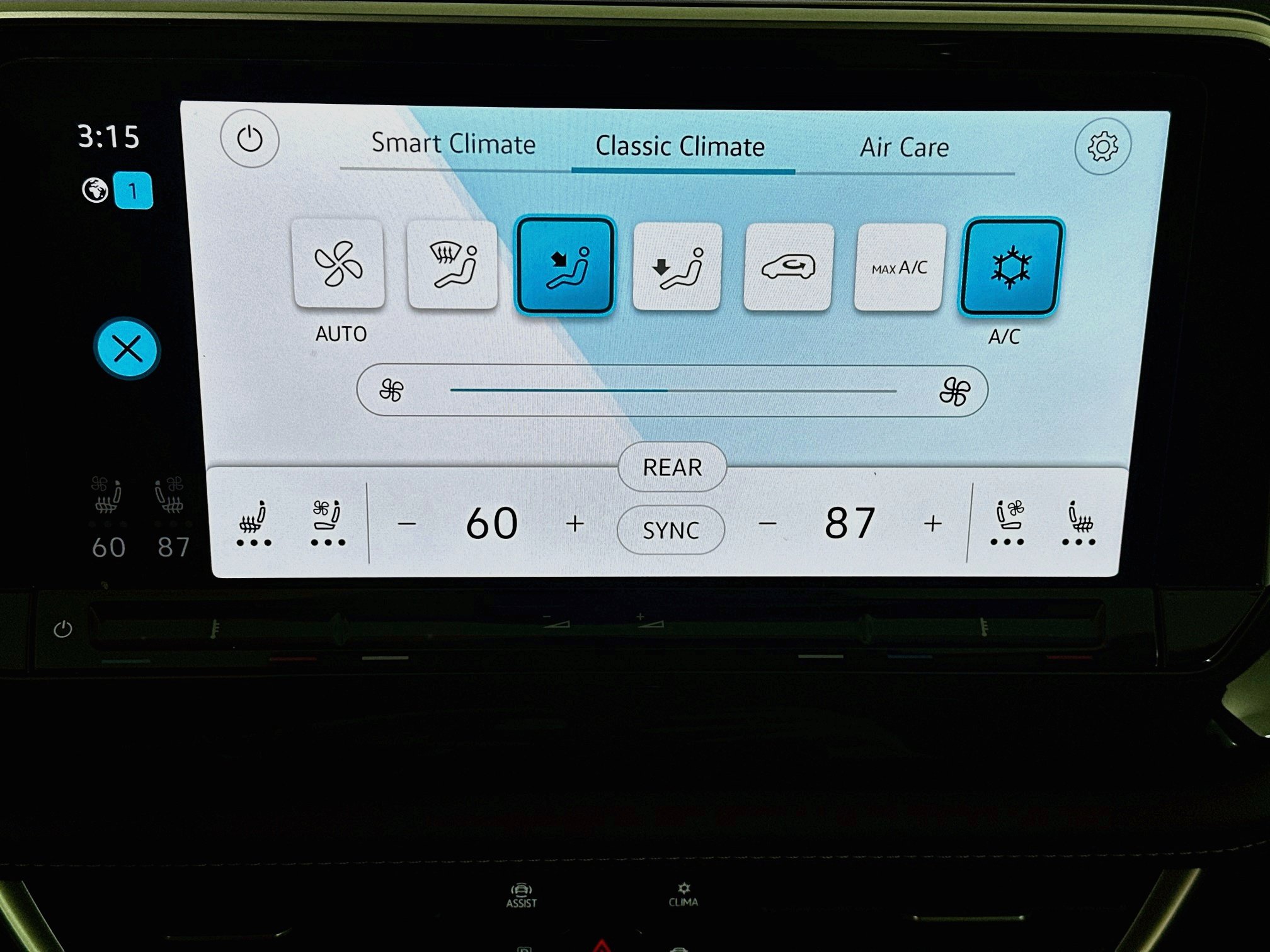 Used 2025 Volkswagen Atlas SE FWD image 24