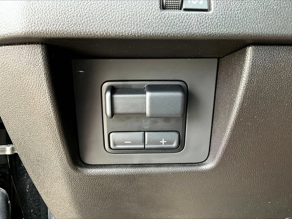 Used 2024 GMC Canyon AT4 w/ Technology Package AWD/4WD image 18