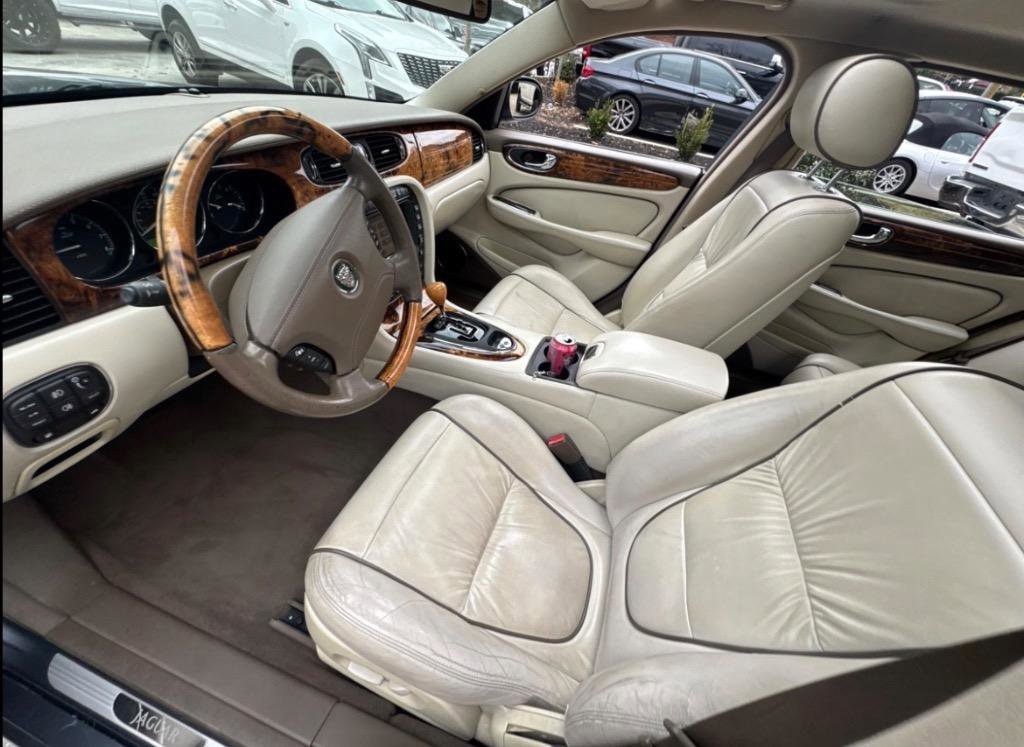 Used 2006 Jaguar XJ Vanden Plas image 9