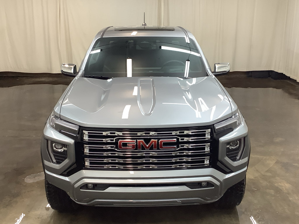 Used 2025 GMC Canyon Denali AWD/4WD image 2