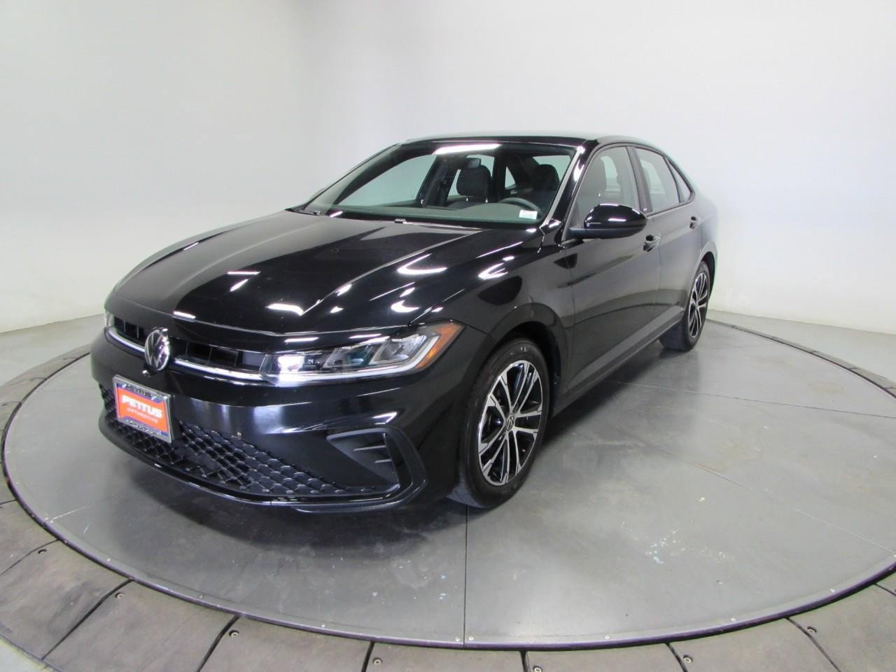 Used 2025 Volkswagen Jetta Sport image 3