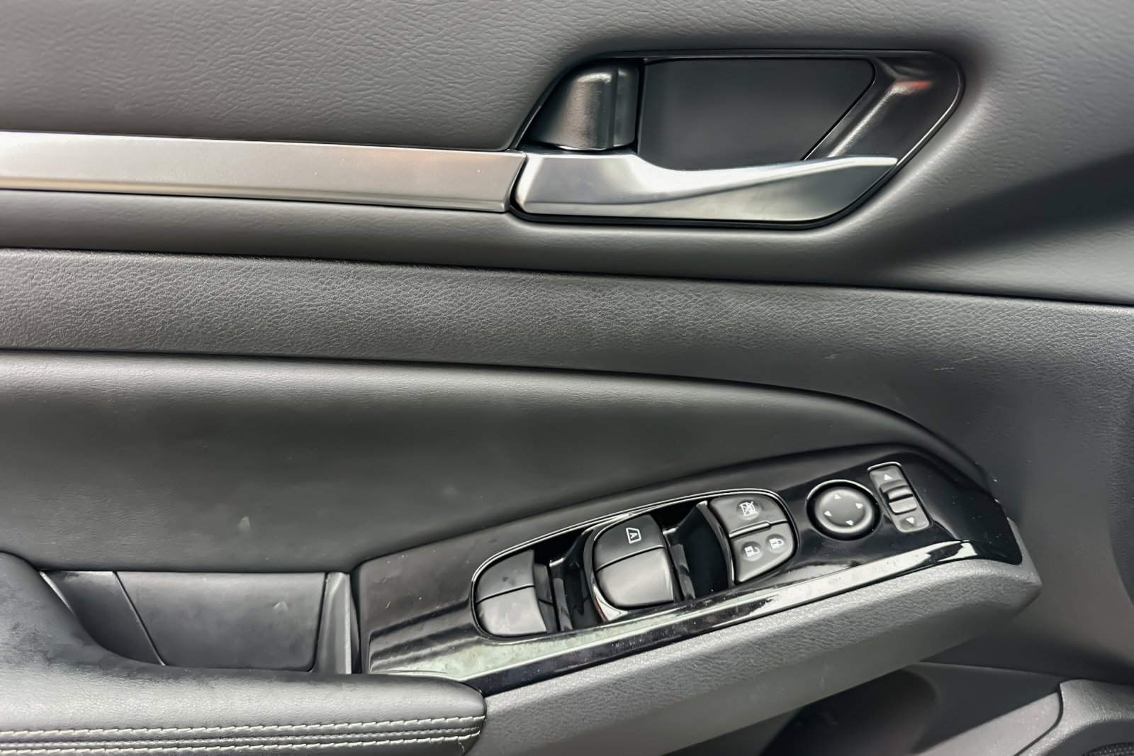 Used 2024 Nissan Altima 2.5 SL image 9